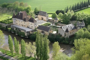 DORDOGNE PHOTO AERIENNE DU CHATEAU DE LOSSE A THONAC. PHOTO THONAC N°4